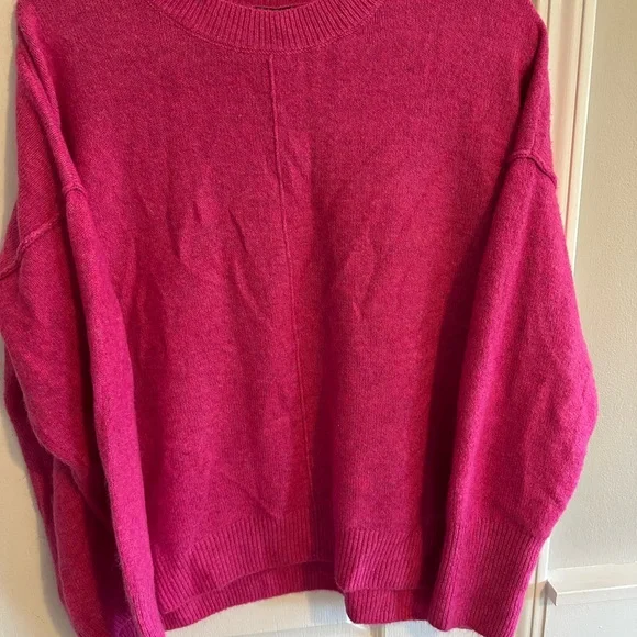 Vince Camuto Vibrant Pink Crew Neck Sweater - Picture 1 of 4